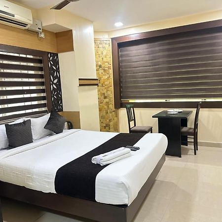 Vp International Hotel Bangalore Buitenkant foto