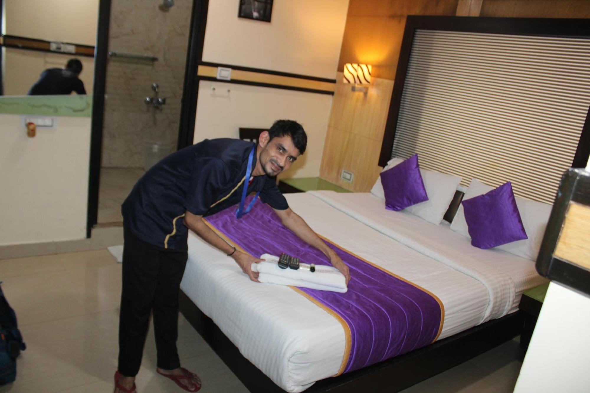 Vp International Hotel Bangalore Buitenkant foto