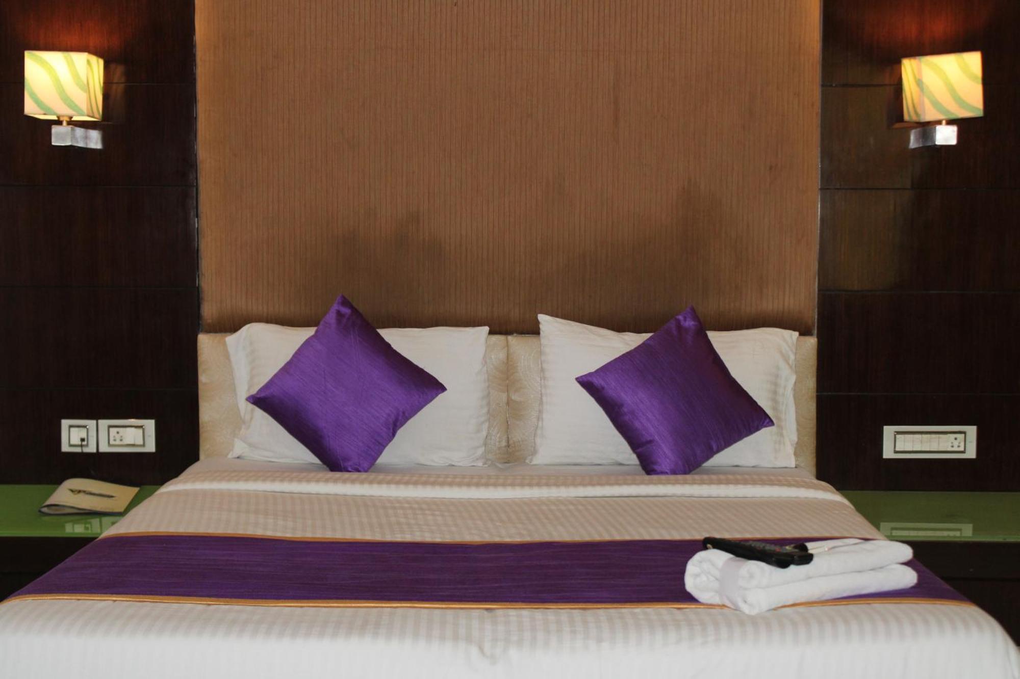 Vp International Hotel Bangalore Buitenkant foto
