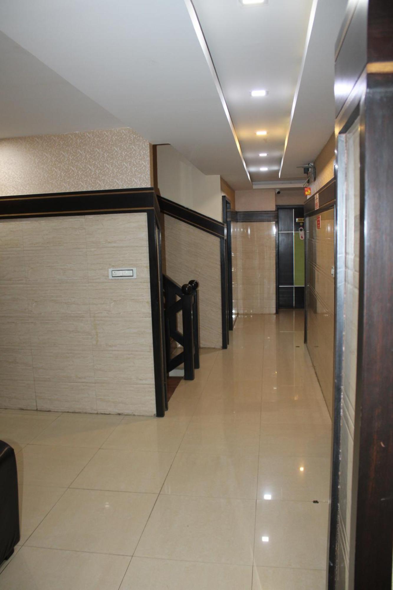 Vp International Hotel Bangalore Buitenkant foto