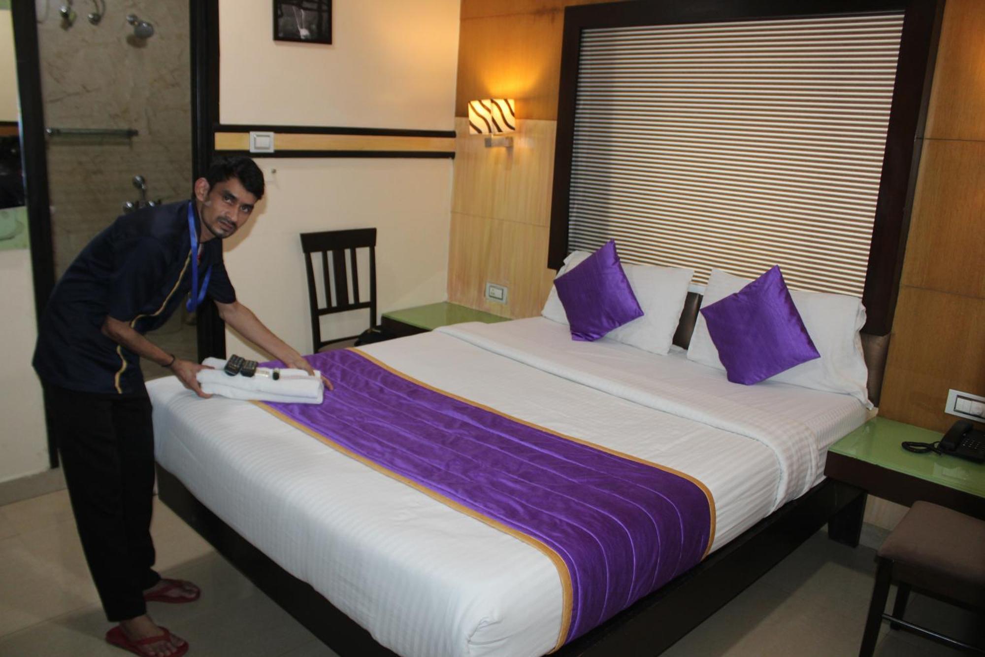 Vp International Hotel Bangalore Buitenkant foto