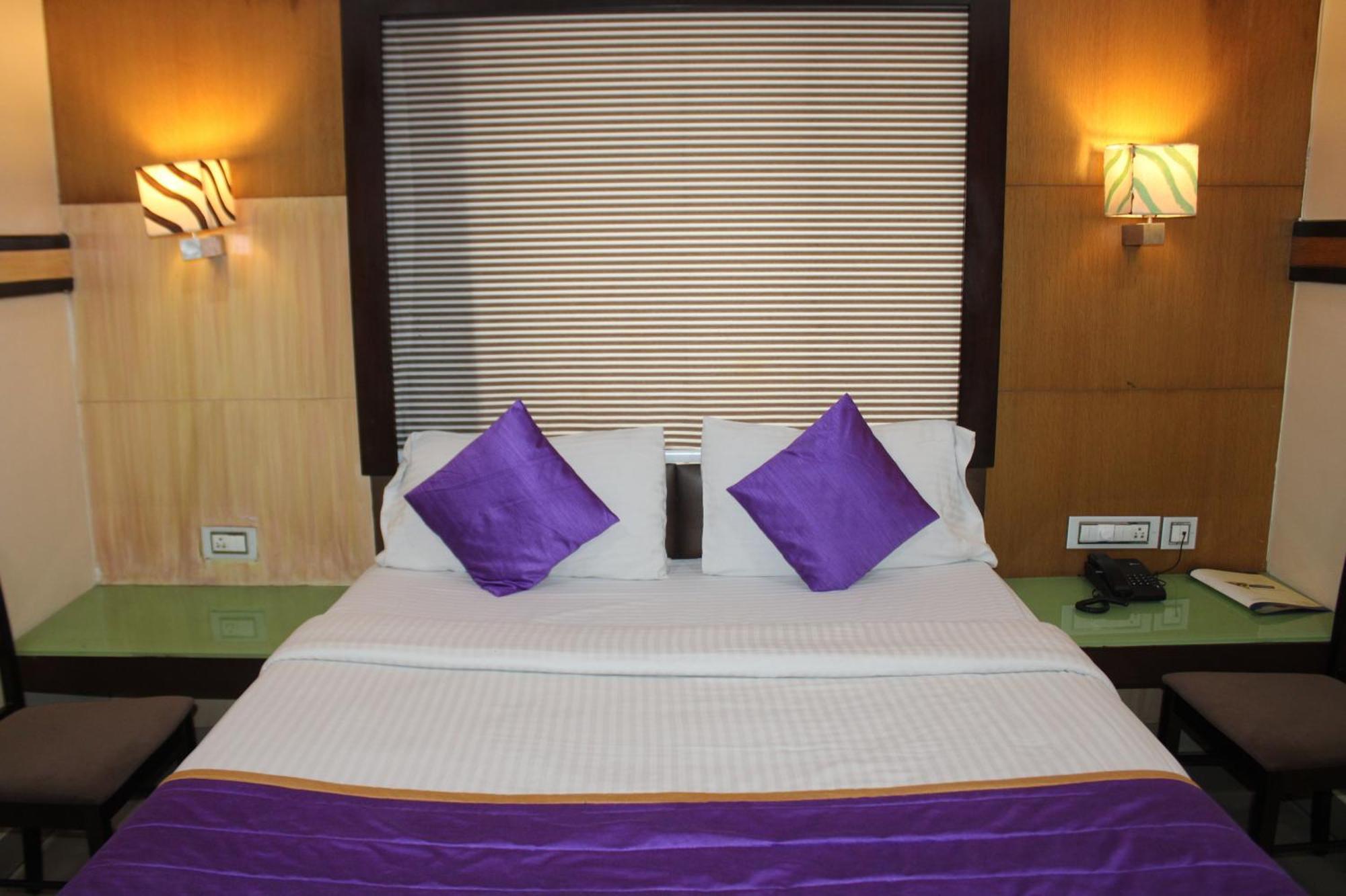 Vp International Hotel Bangalore Buitenkant foto