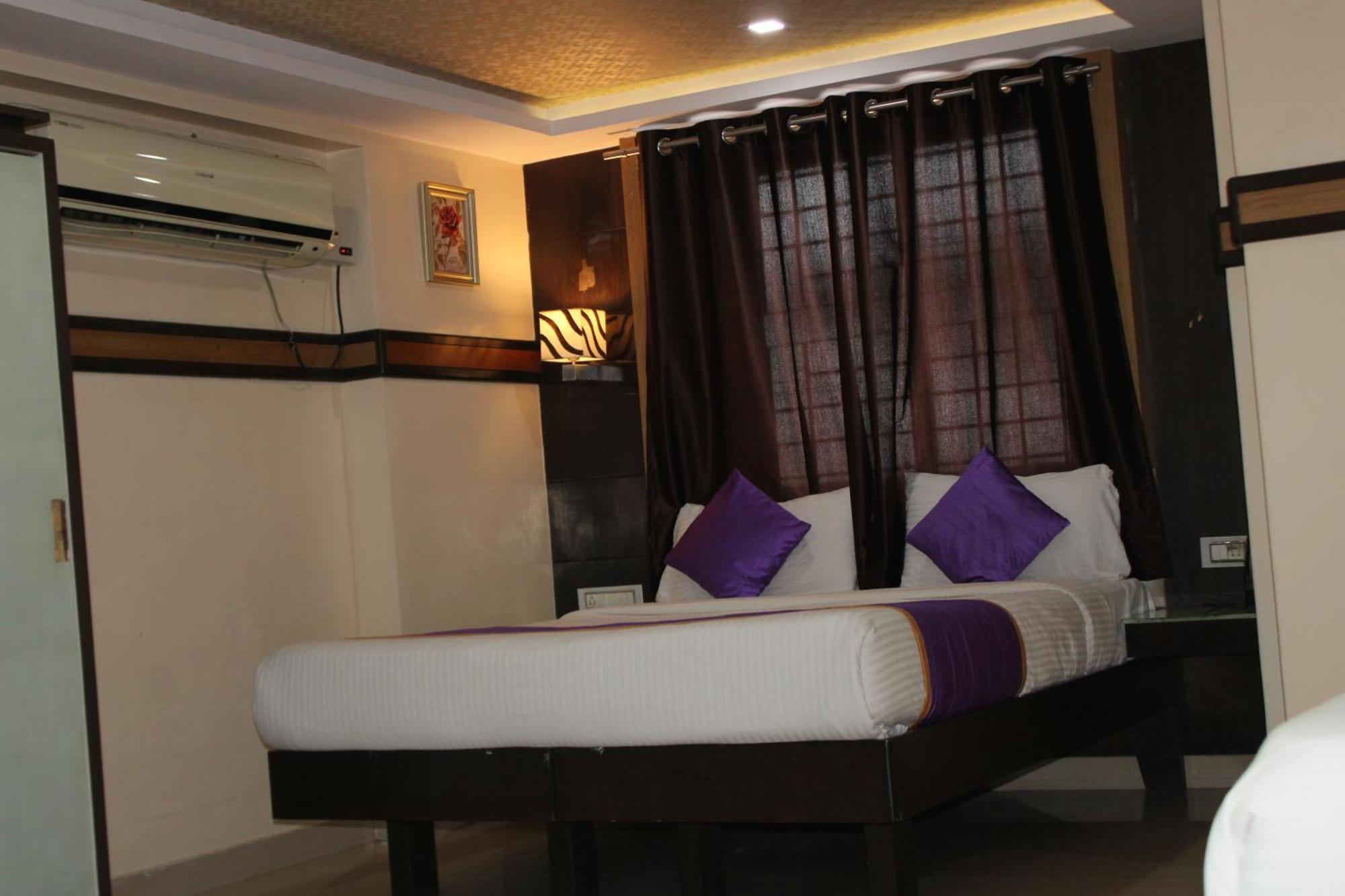 Vp International Hotel Bangalore Buitenkant foto