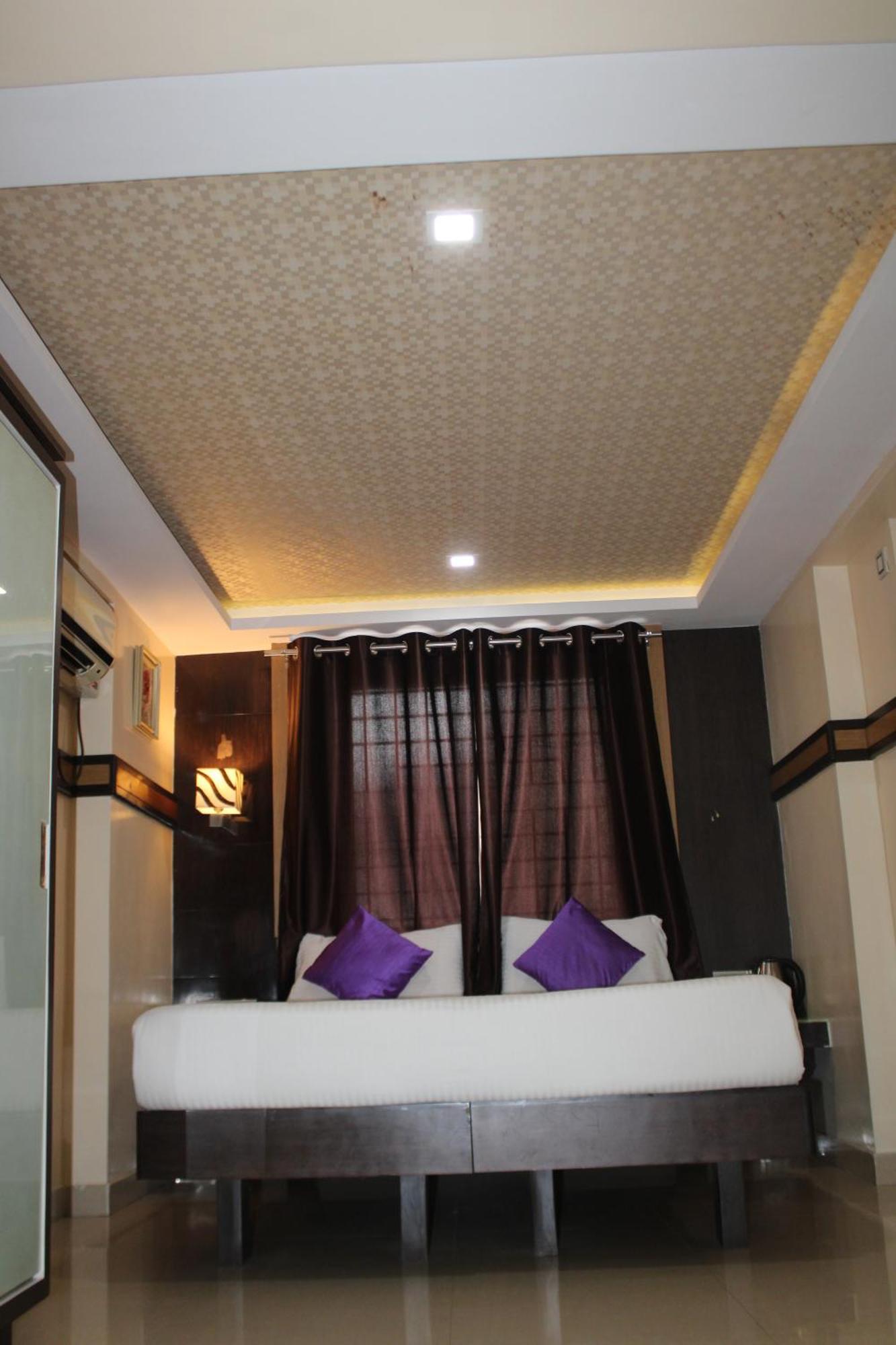 Vp International Hotel Bangalore Buitenkant foto