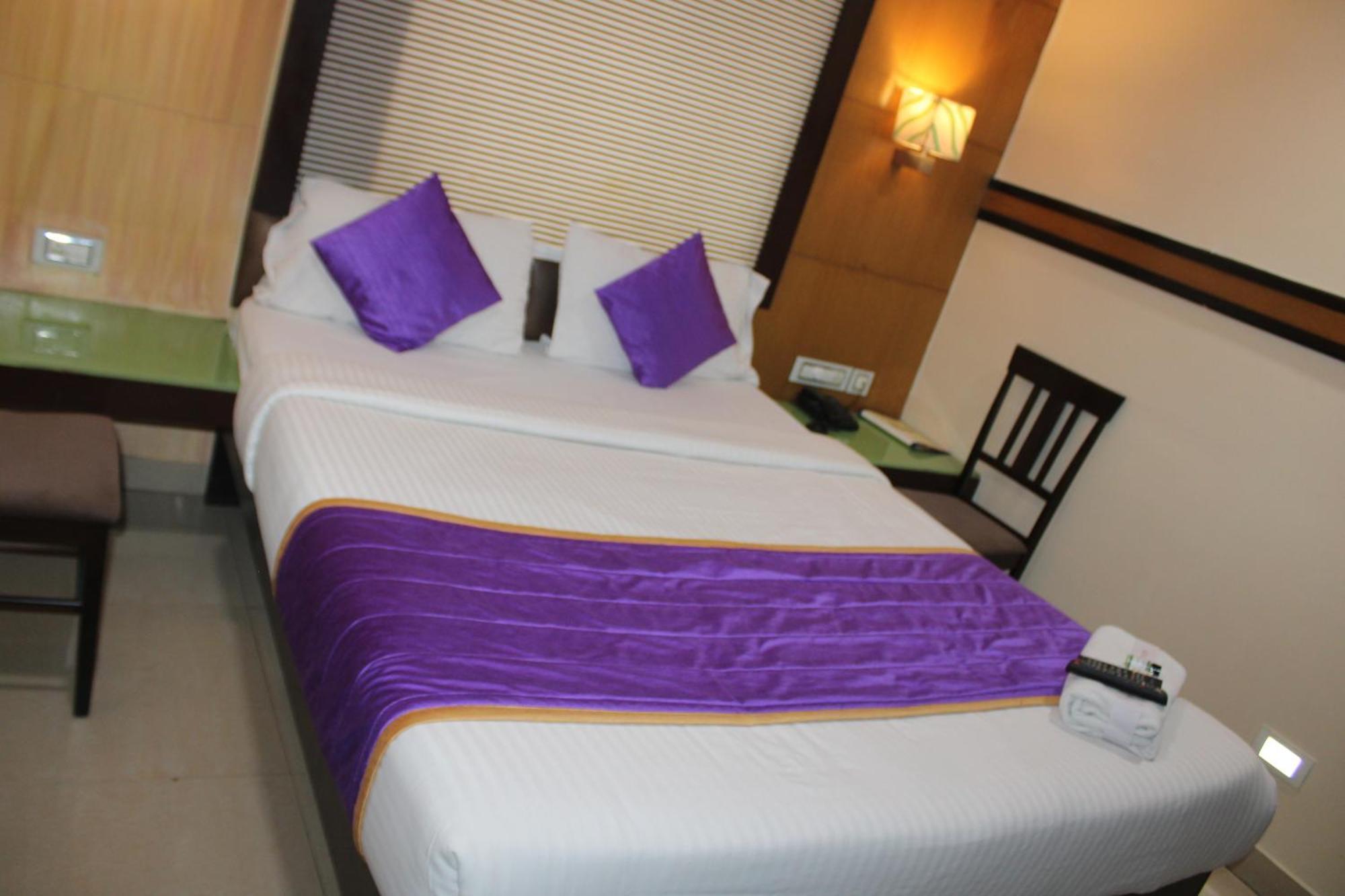 Vp International Hotel Bangalore Buitenkant foto