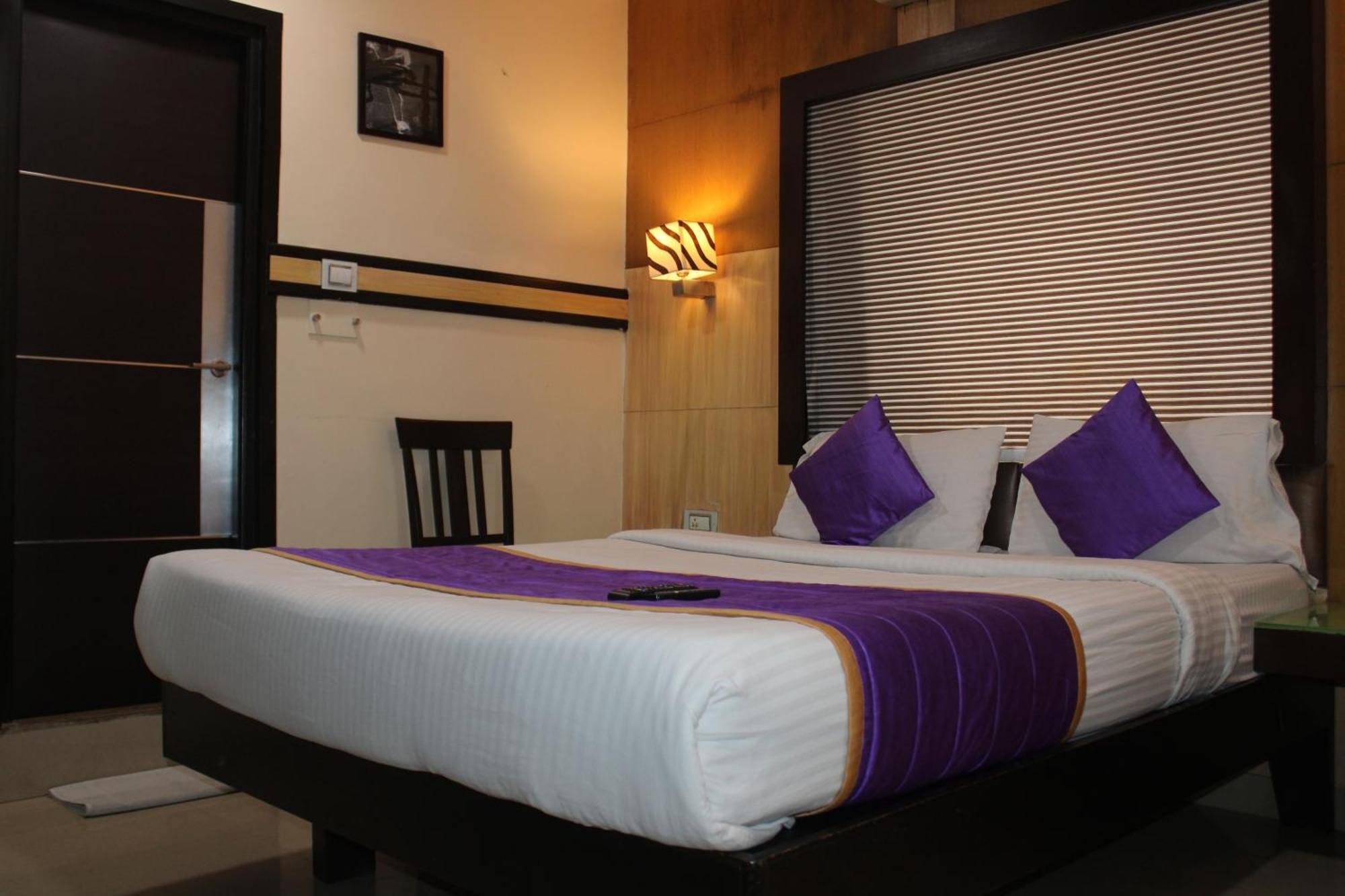 Vp International Hotel Bangalore Buitenkant foto