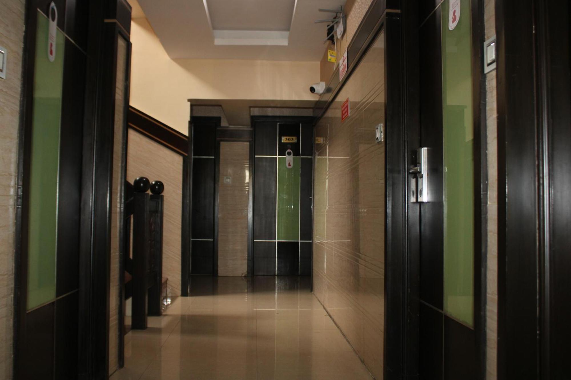 Vp International Hotel Bangalore Buitenkant foto