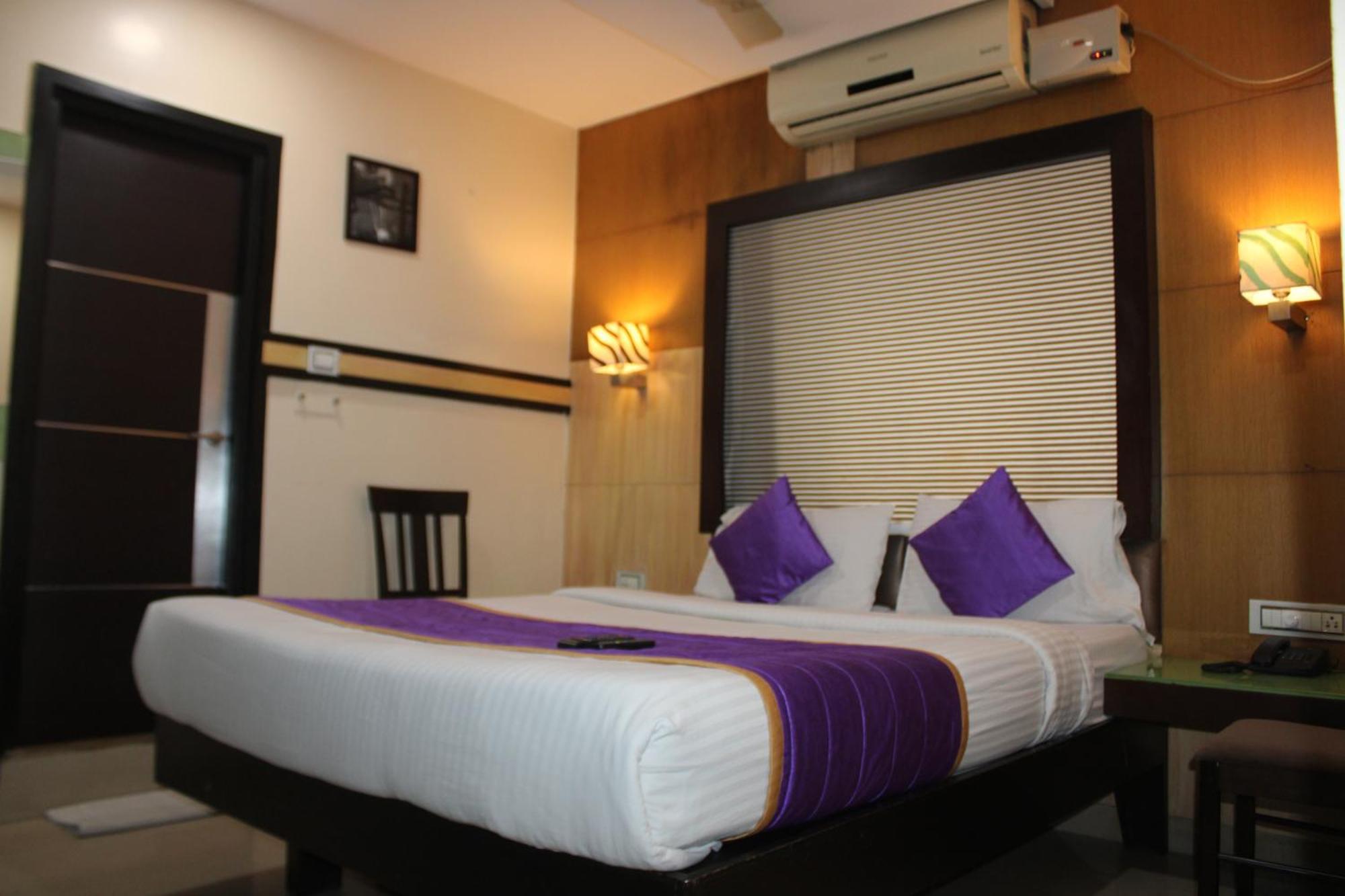 Vp International Hotel Bangalore Buitenkant foto