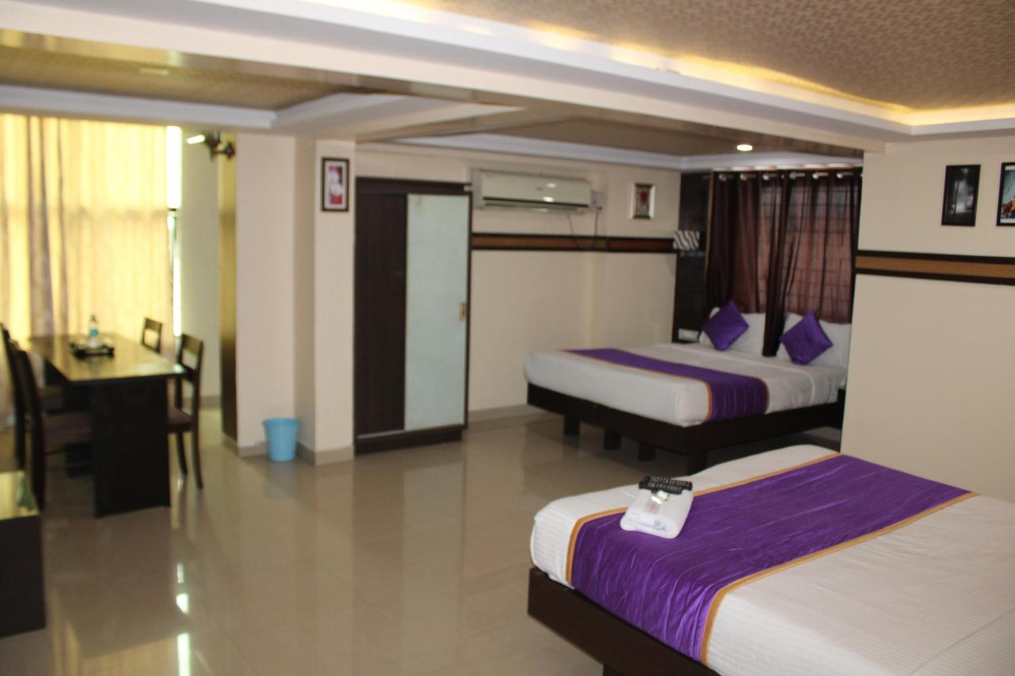 Vp International Hotel Bangalore Buitenkant foto
