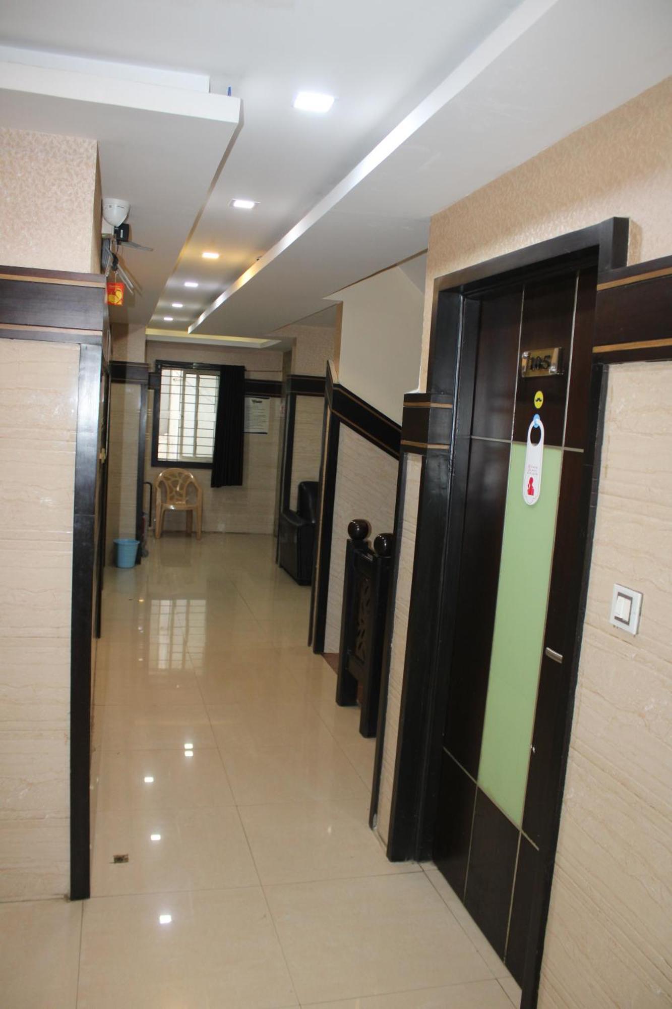 Vp International Hotel Bangalore Buitenkant foto