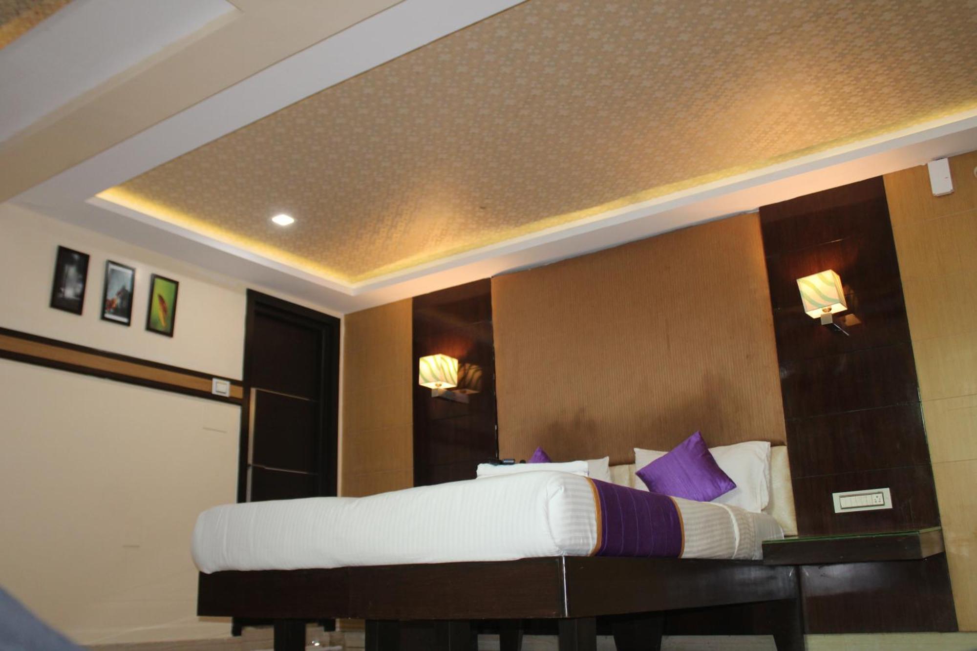 Vp International Hotel Bangalore Buitenkant foto