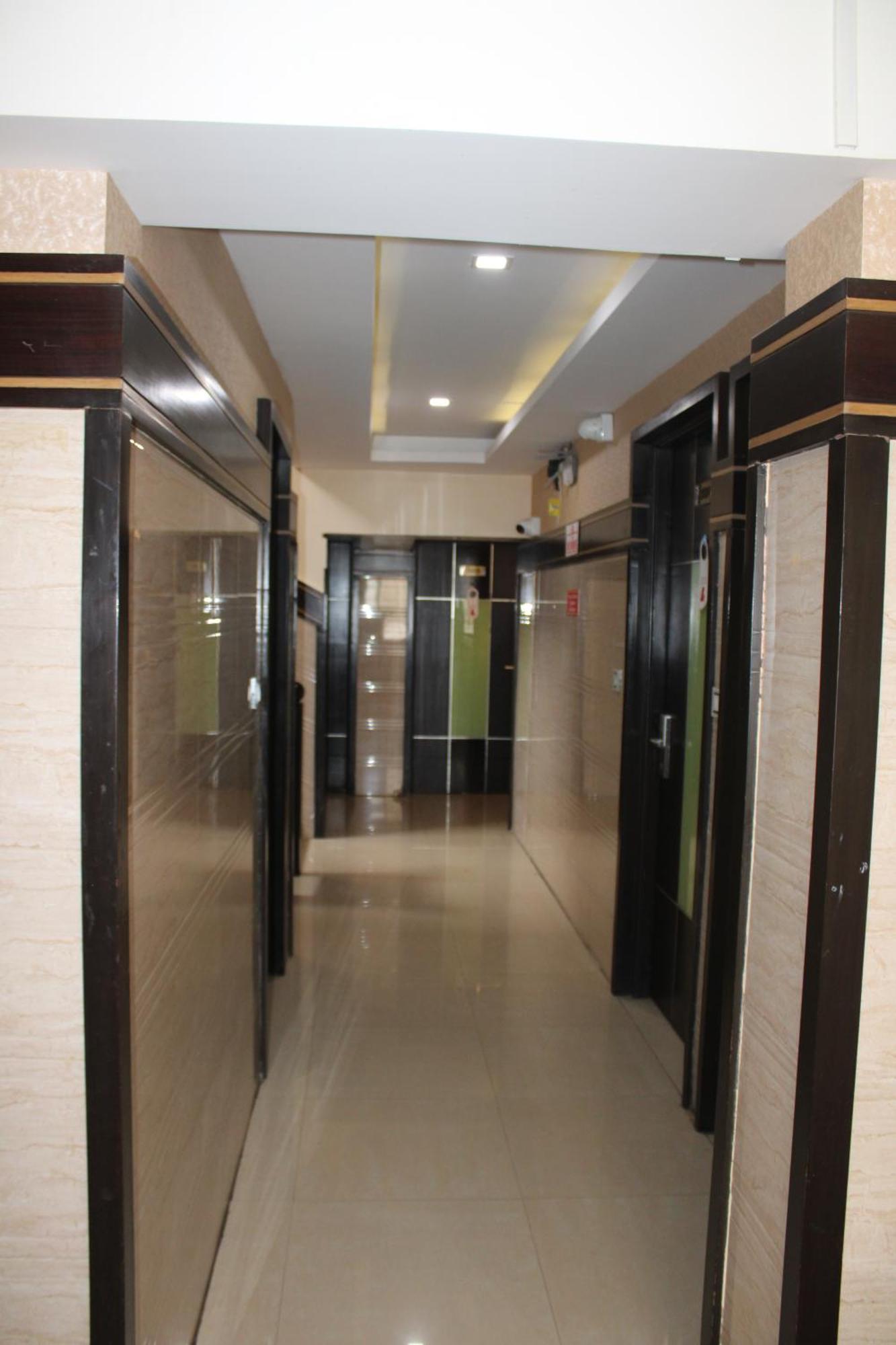 Vp International Hotel Bangalore Buitenkant foto