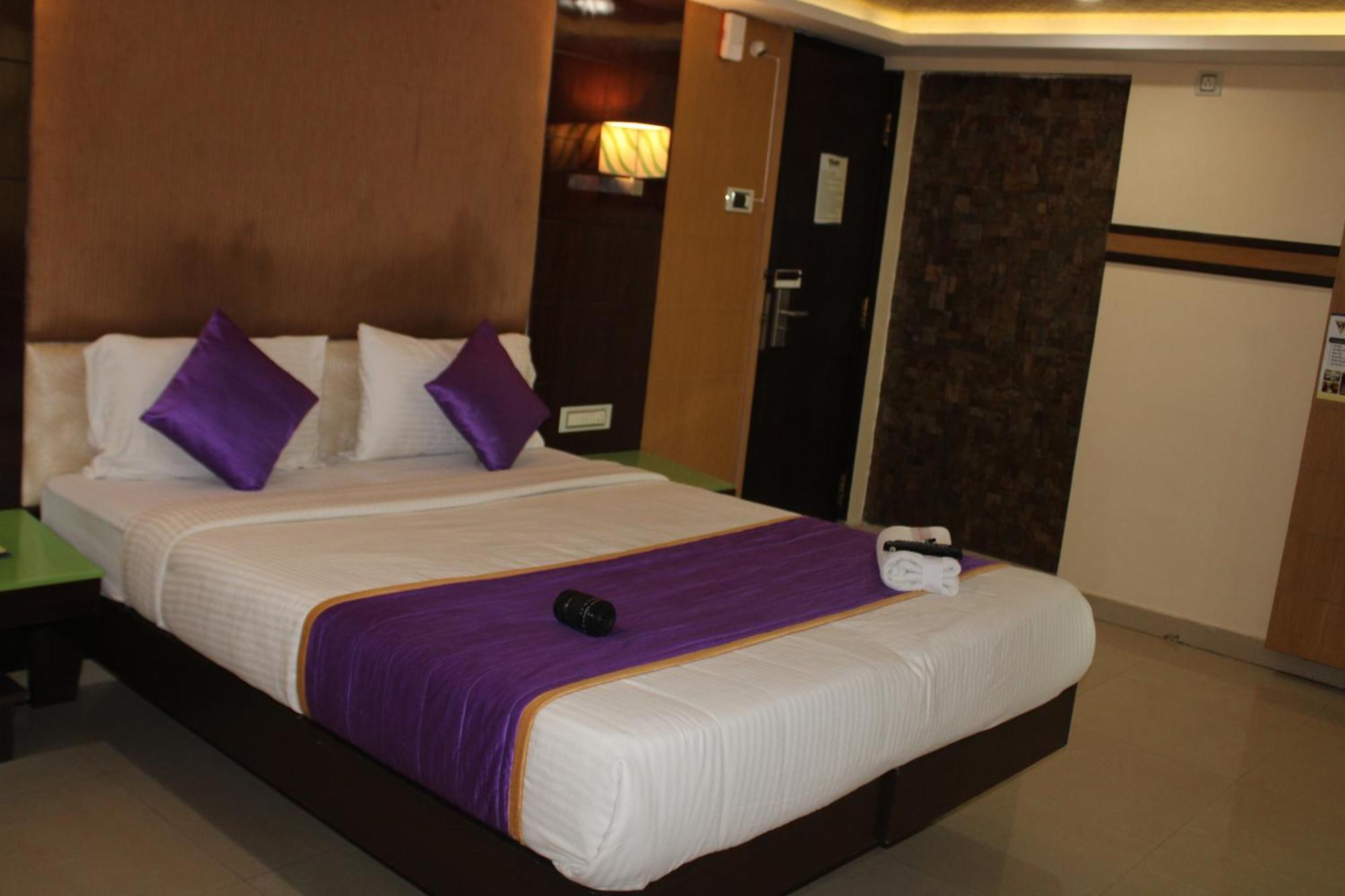 Vp International Hotel Bangalore Buitenkant foto