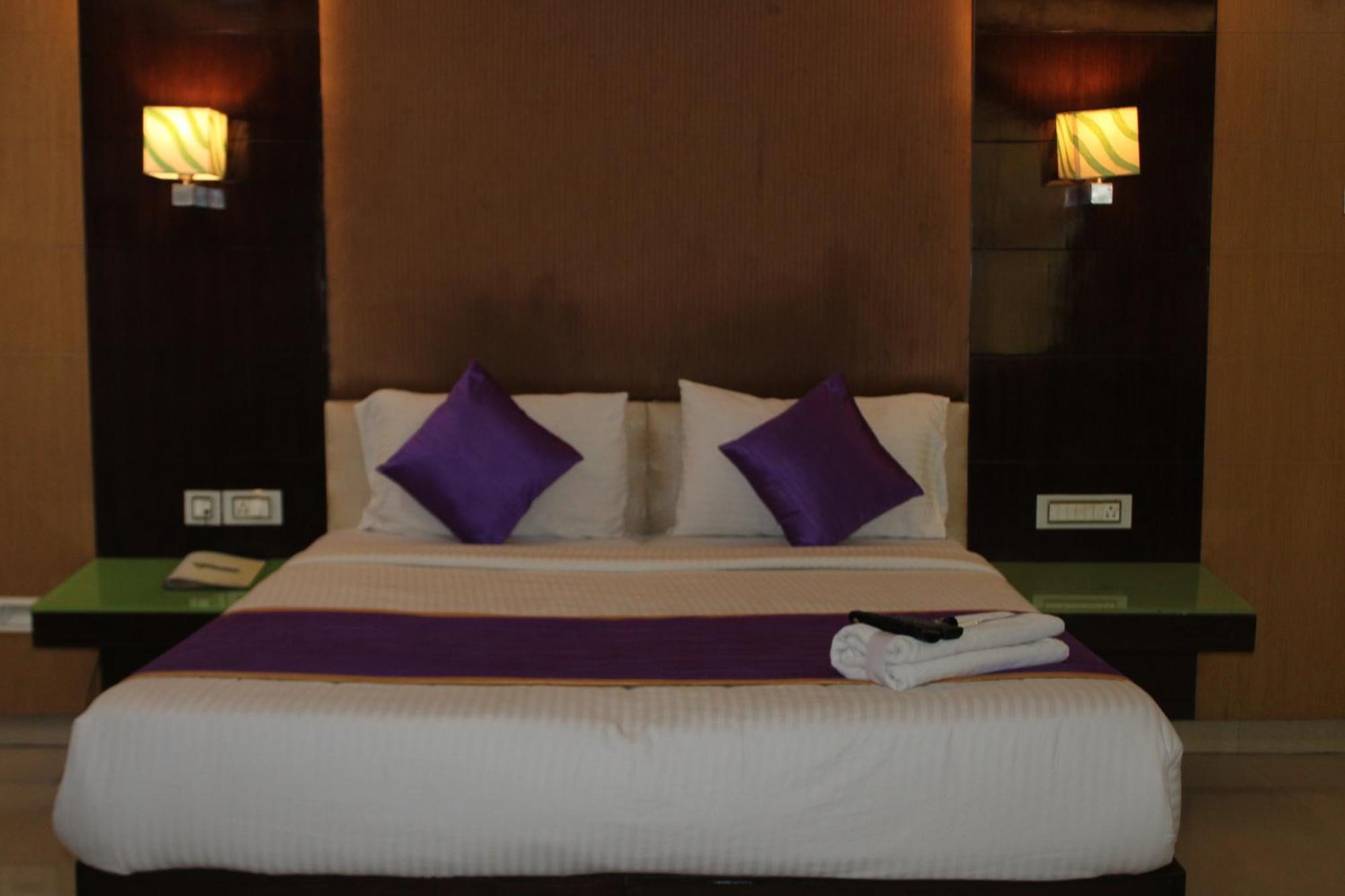 Vp International Hotel Bangalore Buitenkant foto