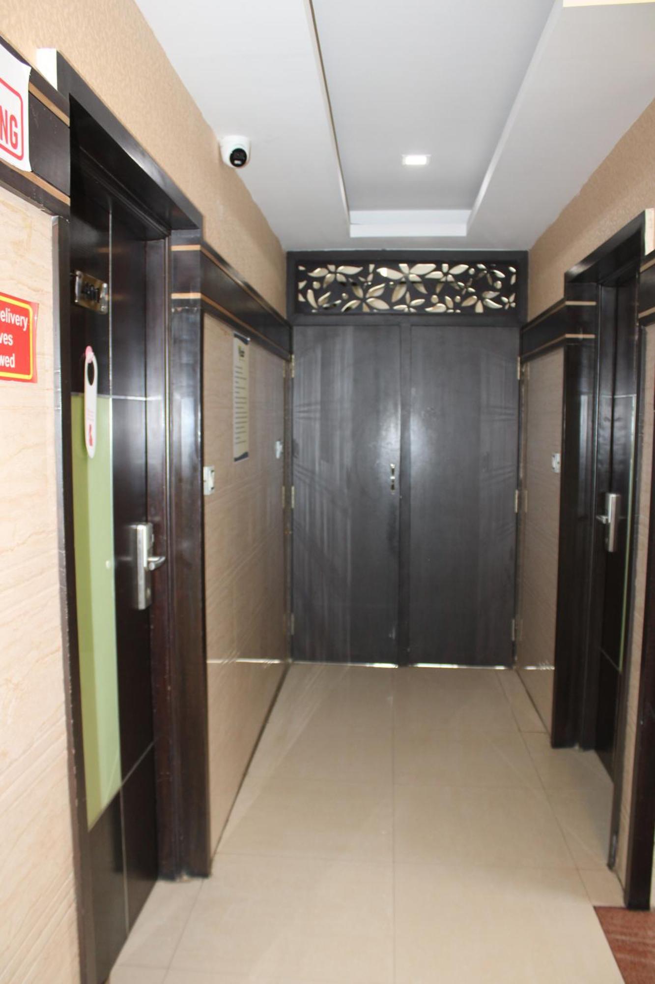 Vp International Hotel Bangalore Buitenkant foto