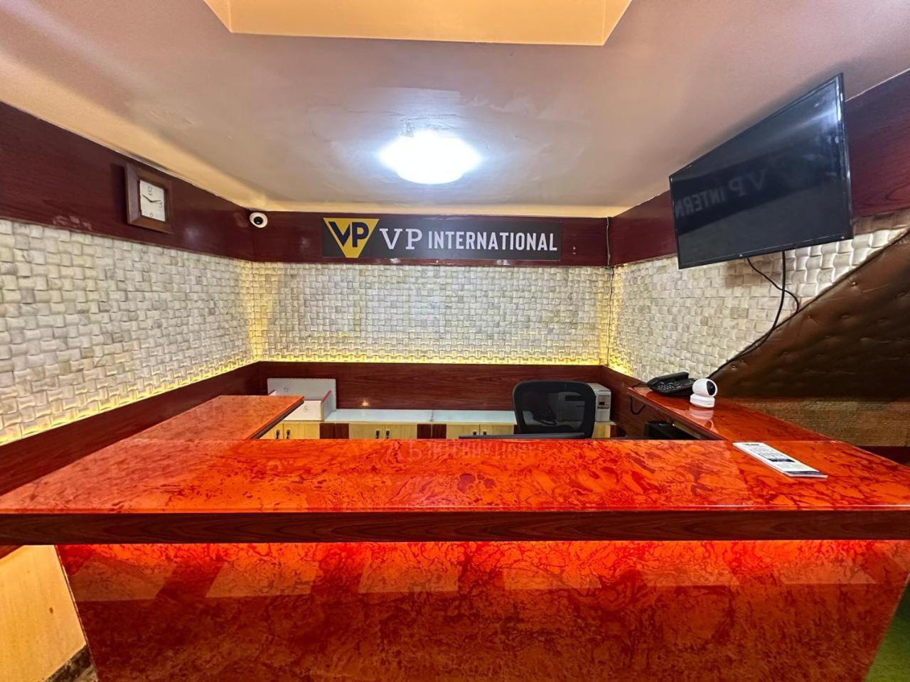 Vp International Hotel Bangalore Buitenkant foto