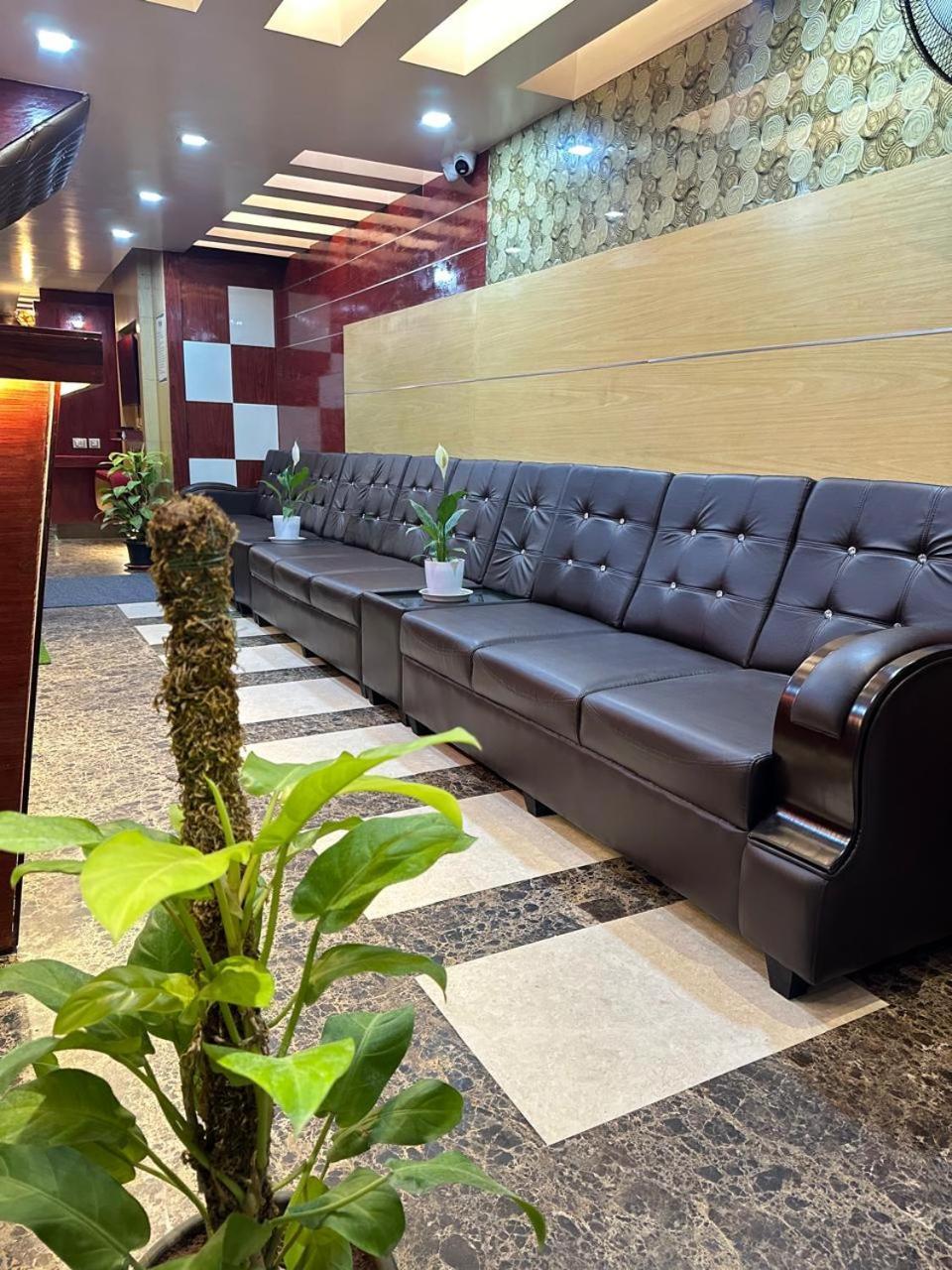 Vp International Hotel Bangalore Buitenkant foto