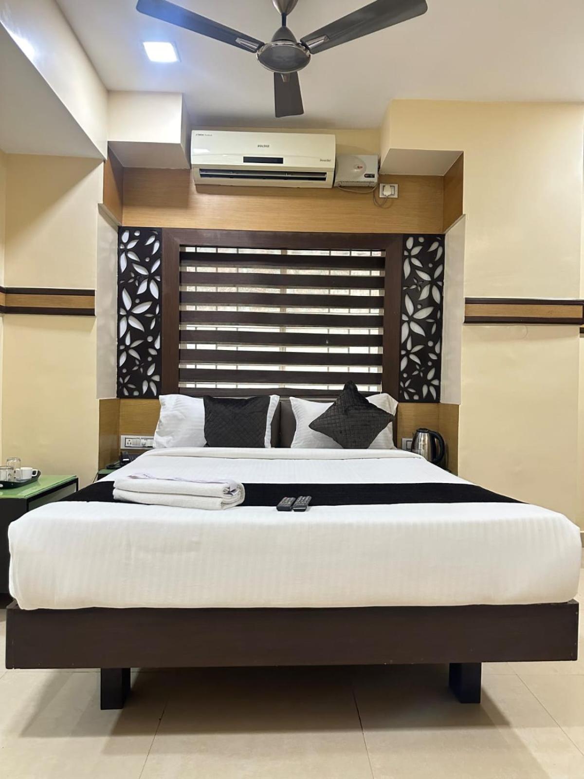 Vp International Hotel Bangalore Buitenkant foto