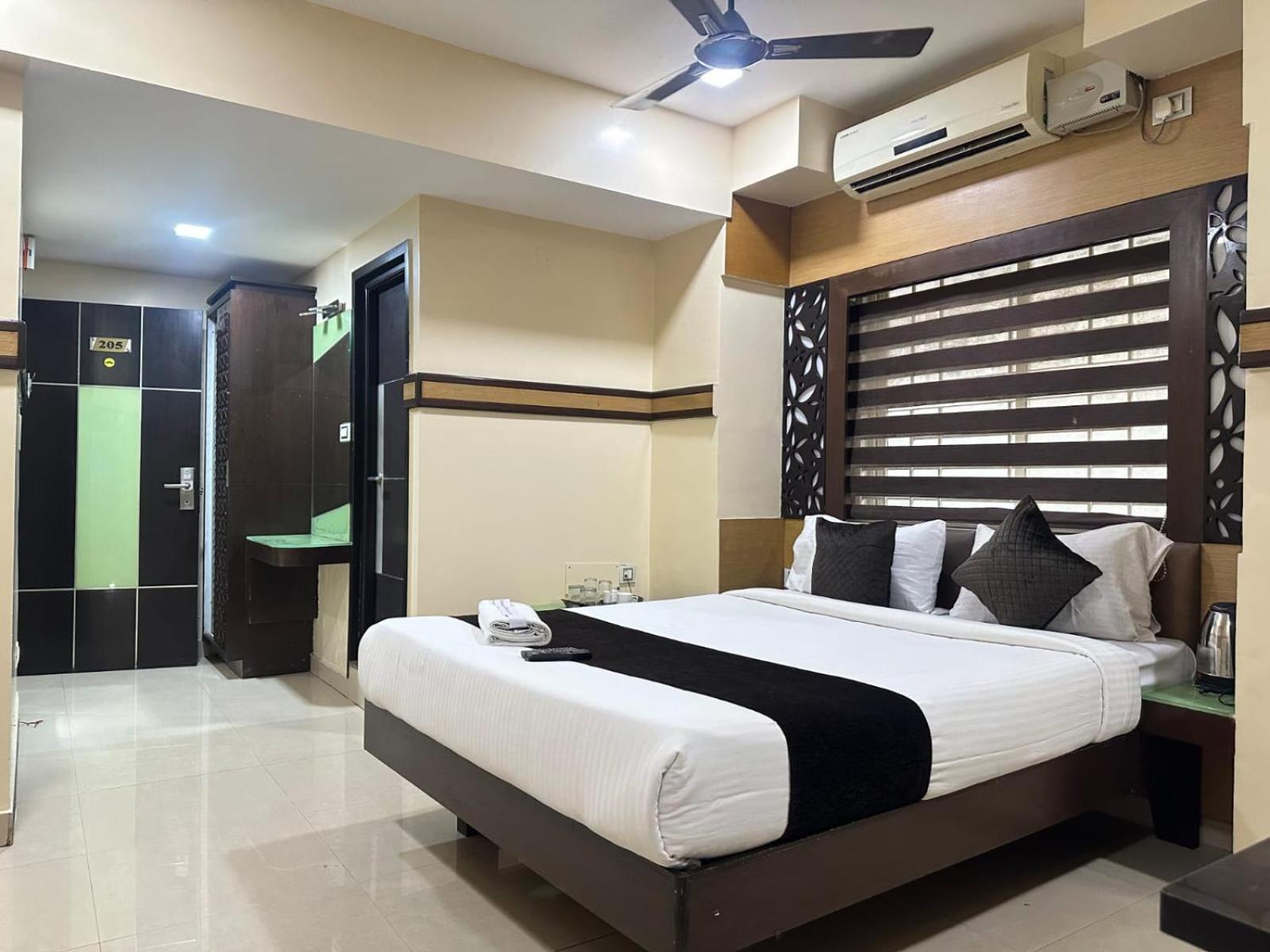 Vp International Hotel Bangalore Buitenkant foto